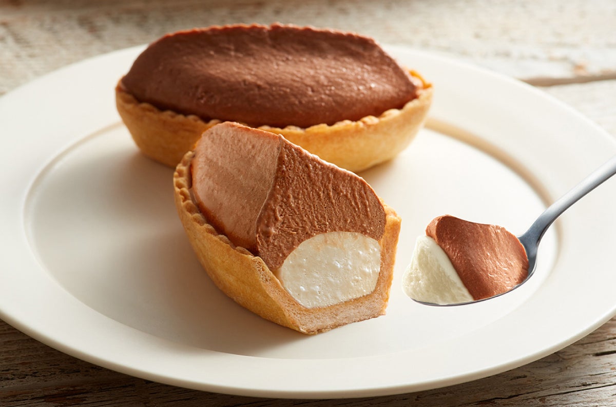 The Campanella Raw Tart Chocolate features a crunchy tart crust paired with a rich, flavorful cacao cream on a popular custard and fresh cream base. A signature product of the brand. ※Keep refrigerated ＜Product overview＞ Product name: The Campanella Raw Tart Chocolate, 3 pieces — ¥1,481 (tax included)