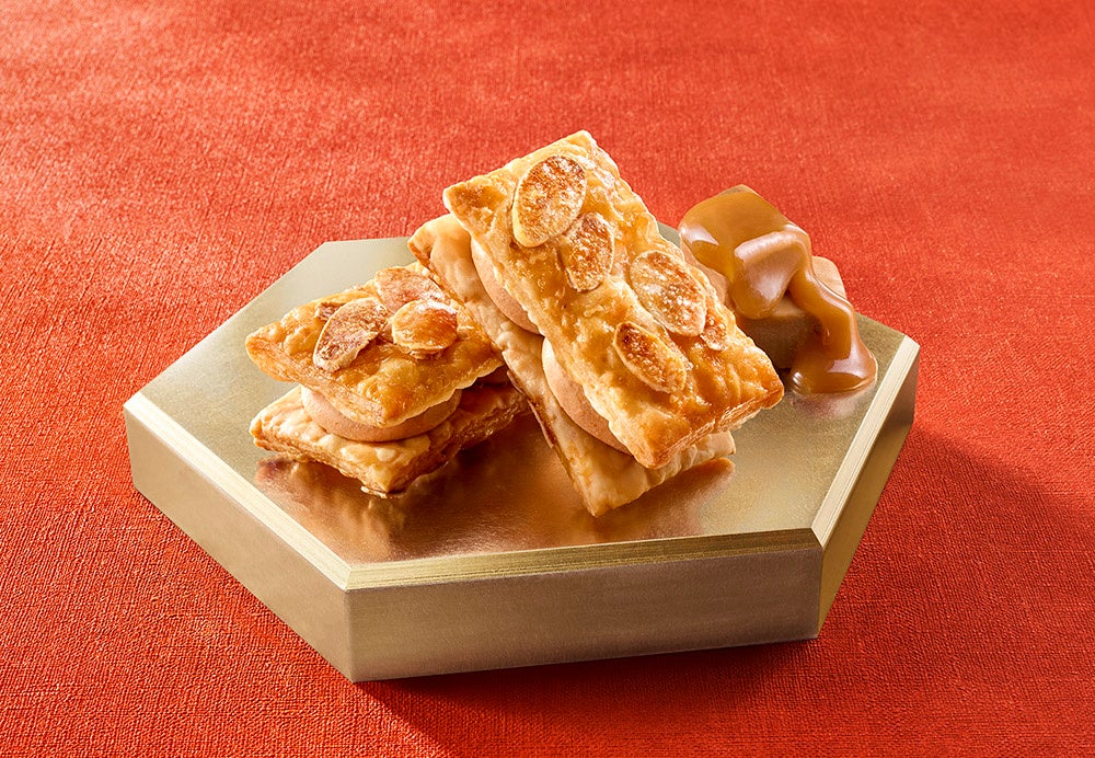 Experience the irresistible caramel world with 12 pieces for ¥3,240 (tax included).