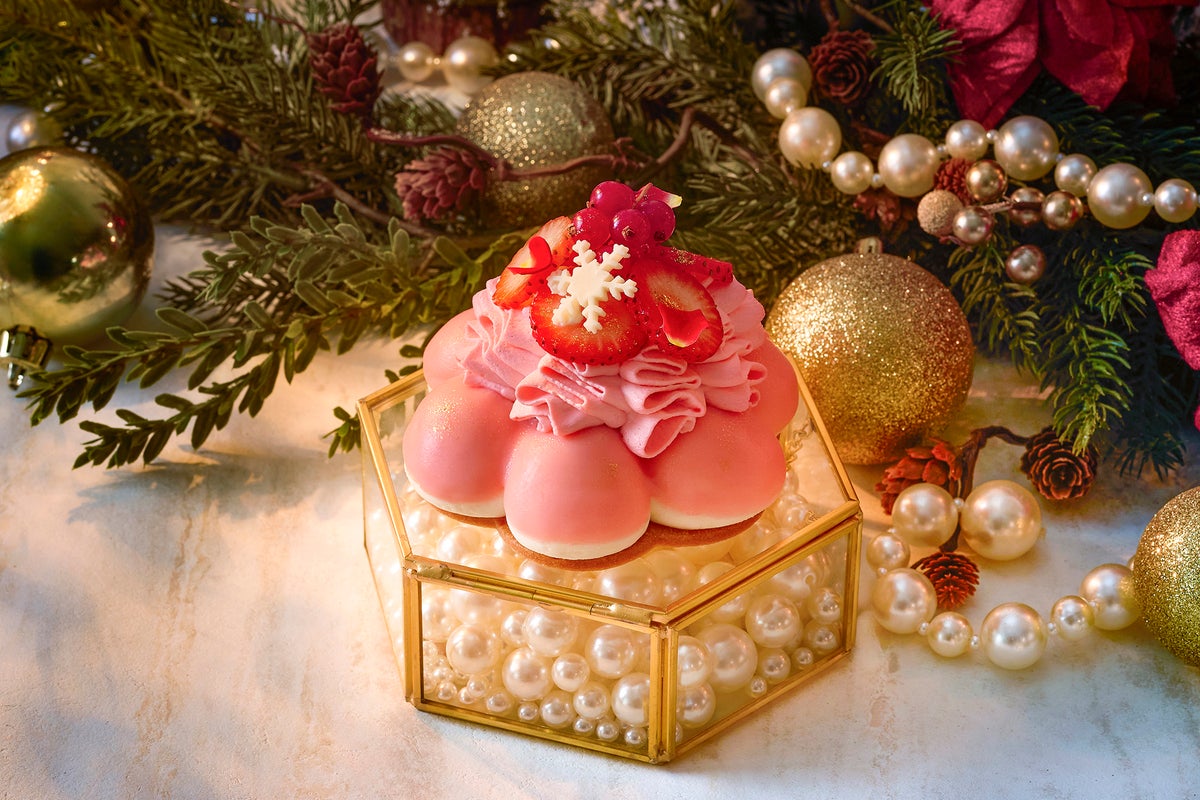 Four Limited Christmas Cakes Debut at The Strings Omotesando in Tokyo