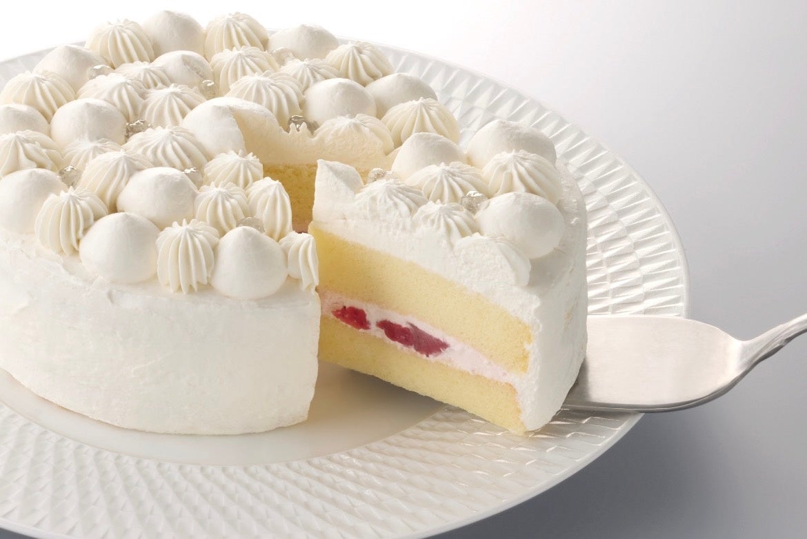 Strawberry soaked in syrup and sandwiched with soy strawberry cream. 【Rich Chocolate Cake】 ¥5,700 (tax included)