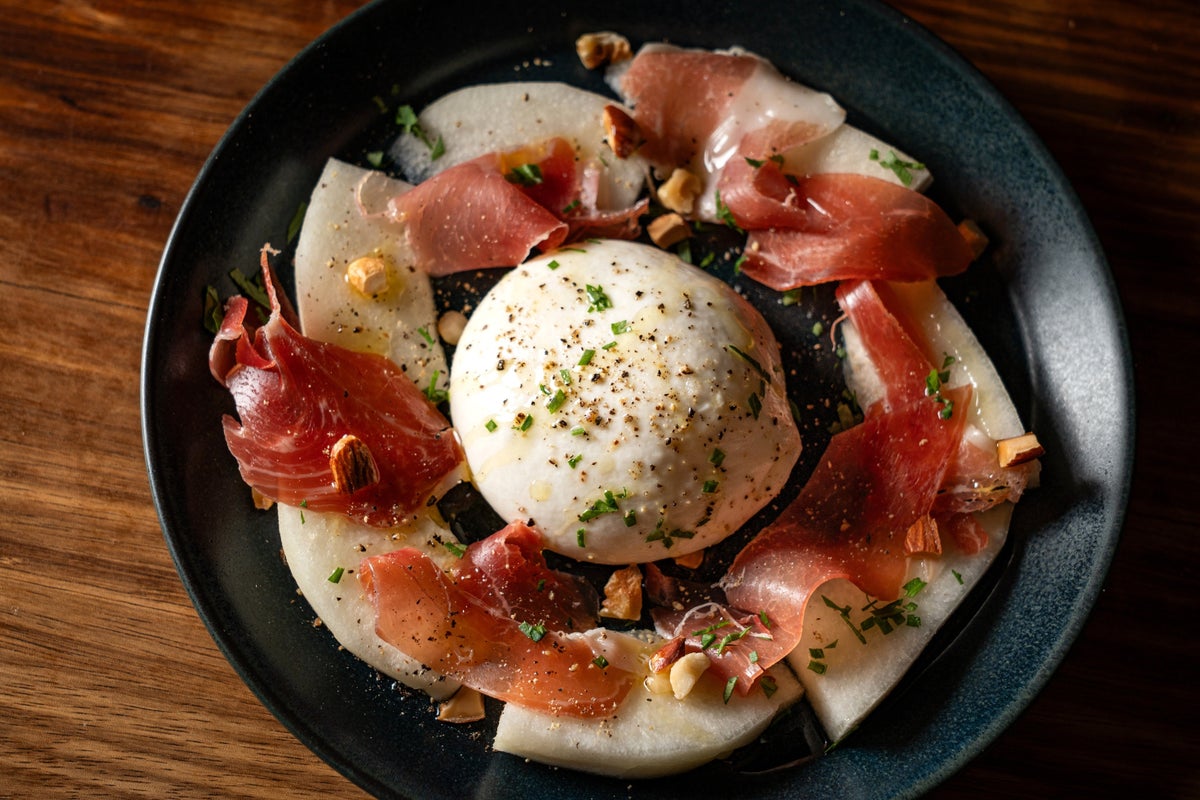 Pear and burrata cheese caprese — ¥1,408 (tax included).