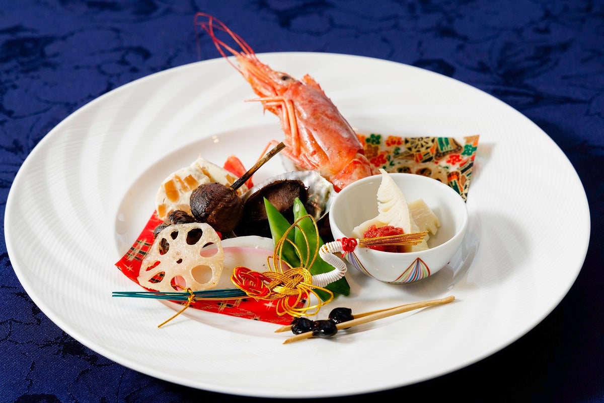 Appetizers featuring Japanese and Western delicacies.