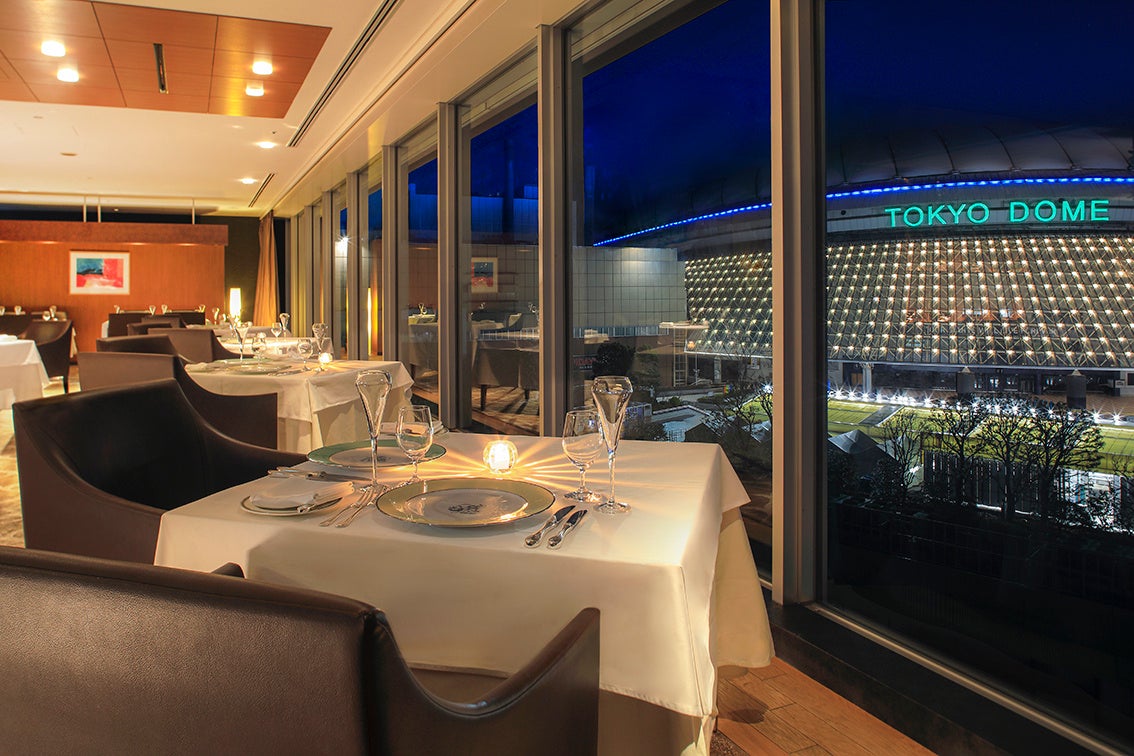 Dining 'De Mille' Interior