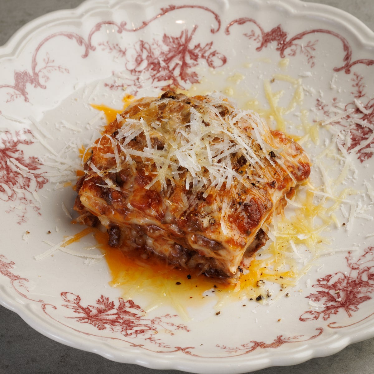 Classic Lasagna with homemade Bolognese sauce, simmered slowly to concentrate the rich flavor. Layered with homemade white sauce and thickly rolled homemade lasagna sheets, then baked to perfection. The rich taste of Bolognese, the mellow richness of the white sauce, and the chewy texture of the pasta come together in this classic dish that remains satisfying until the last bite.