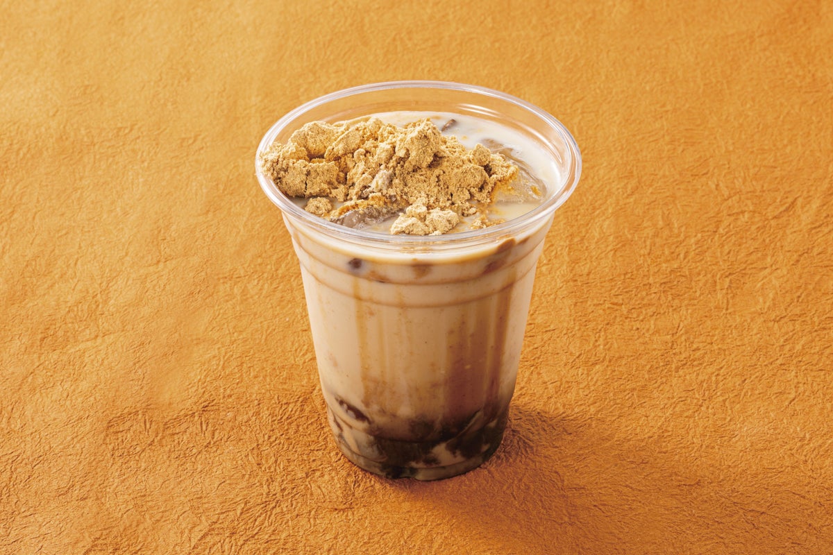 Chewy Warabi Mochi with Brown Sugar Kinako and Sweet Chestnuts ¥600 (tax included ¥660) A drinkable Japanese sweet with mashed chestnuts, enjoy the pure chestnut flavor first, then mix in the included kinako for a flavor change.