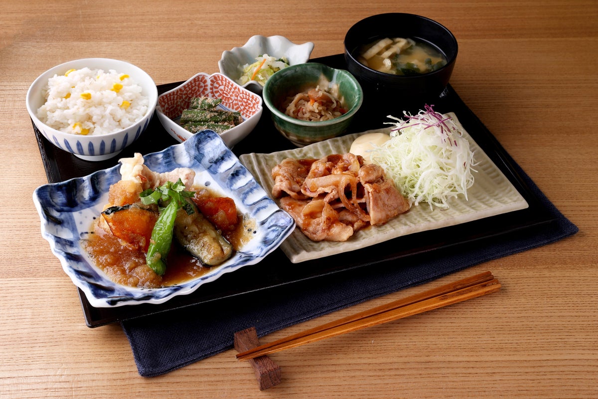 Choose from a two-item set meal. The image shows an example.