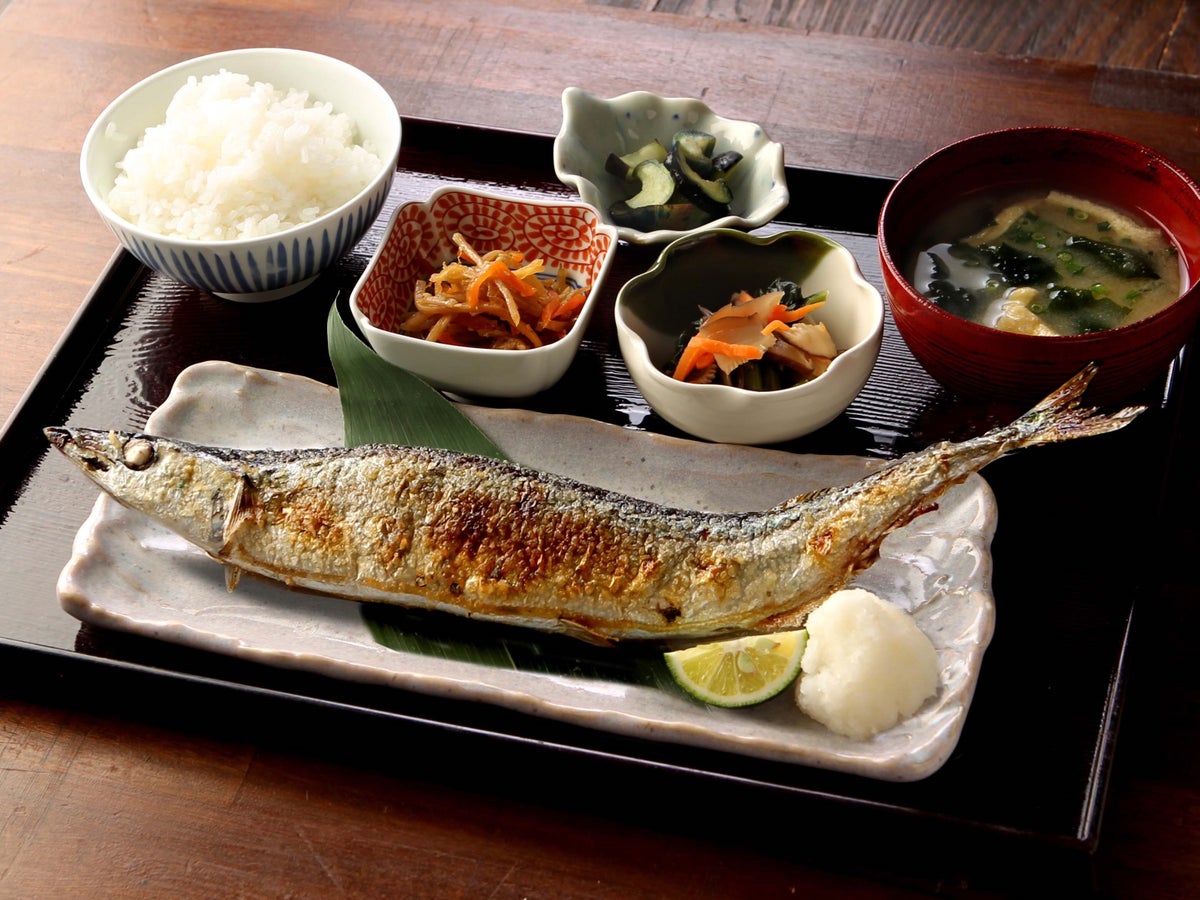 Grilled salted Pacific saury set meal — ¥1,580.