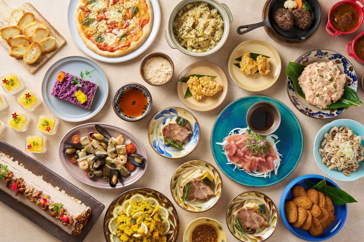Holiday Lunch Buffet Image — ¥4,000 (tax included) for adults (13+) and ¥1,800 (tax included) for children (6-12).