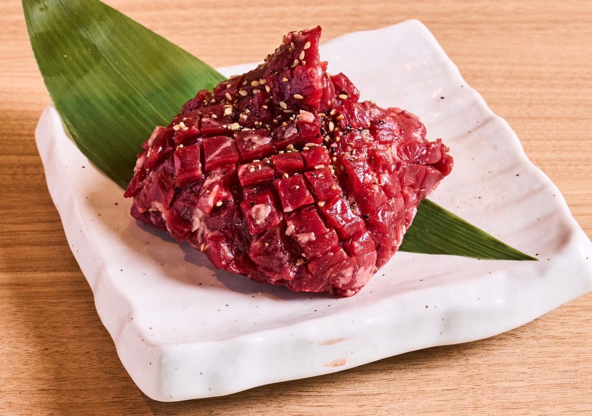 A plate that offers overwhelming meatiness and juicy satisfaction unique to thick cuts. The surface is grilled to a fragrant finish, while the inside remains juicy. This is a must-try menu at Yakiniku Ken, providing a level of satisfaction that rivals all-you-can-eat experiences.