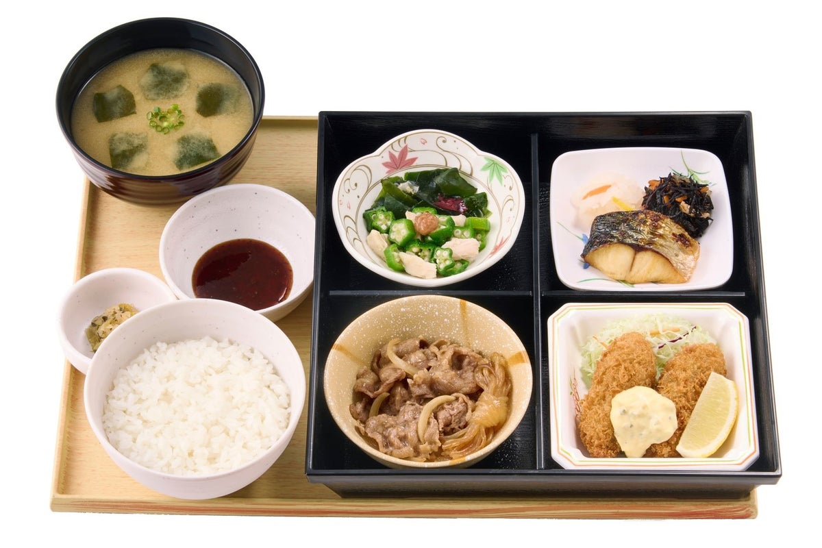 Oysters Fry Gozen — ¥1,320 (tax included)