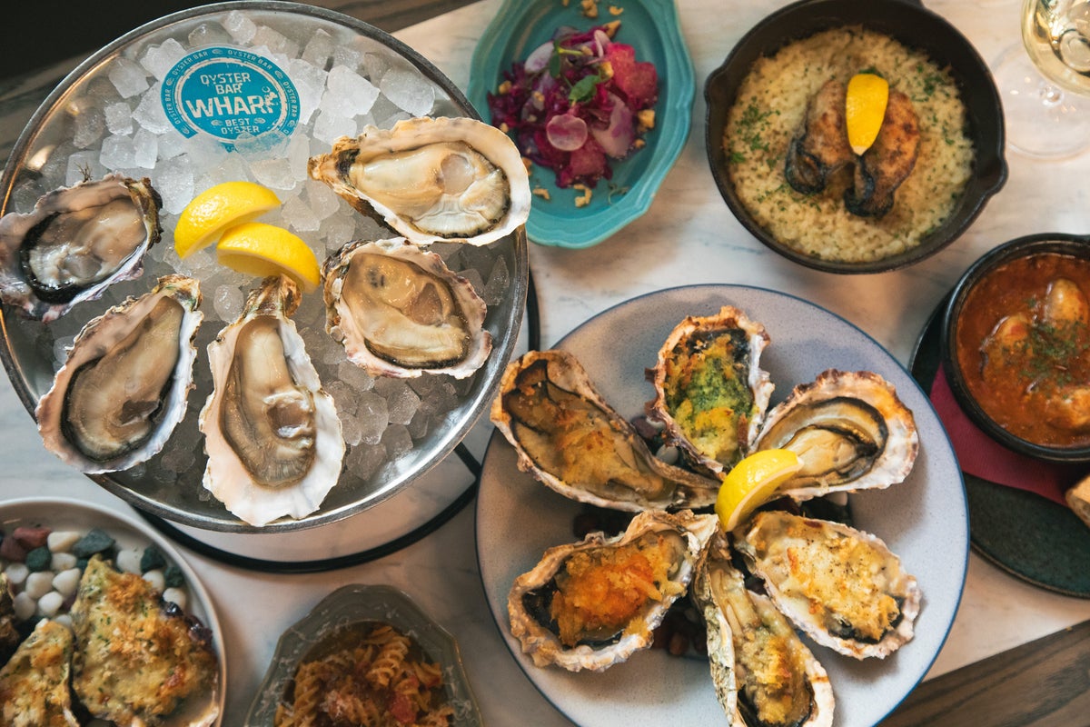 Enjoy our special daytime menu featuring over 40 dishes centered around seafood, including oyster dishes! From 11 AM to 5 PM, you can order items starting at ¥420 (tax included). Whether adding an extra dish to your set meal, enjoying snacks with drinks, or finishing with a noodle dish, there's something for every purpose.