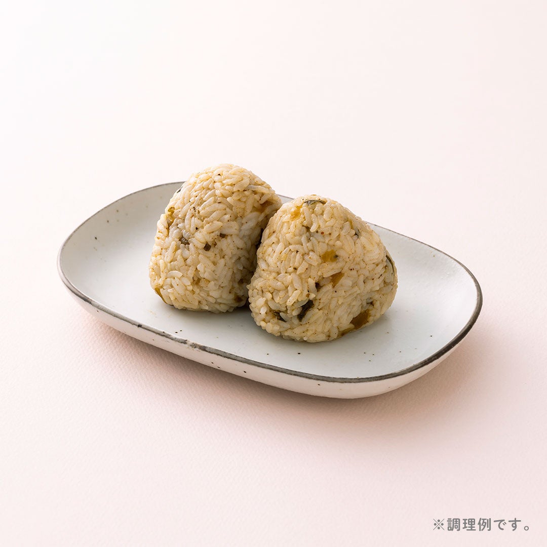 We have prepared a lineup of new products, including the Thick Cut Mentaiko Cheese Potato Chips for ¥378 (tax included), and the Mentaiko Mayo Ika Tempura for ¥486 (tax included). Additionally, last year's popular items such as the Nuri Pan Mentaiko Toast for ¥432 (tax included), Mentaiko Takana for ¥432 (tax included), Mentaiko Dashi Chazuke for ¥432 (tax included), and Rich Mentaiko Cream Risotto for ¥410 (tax included) are available. Other items include Mentaiko Potato Sticks and Yuzu Mentaiko Mayo Snacks for ¥378 each, and various snacks like Mentaiko Okaki and Mentaiko Uzuura, ranging from ¥378 to ¥540. To commemorate this collaboration, the Harajuku main store is offering freshly made Mentai Kiriko (Silk Box) 150g for ¥1,836 (tax included).