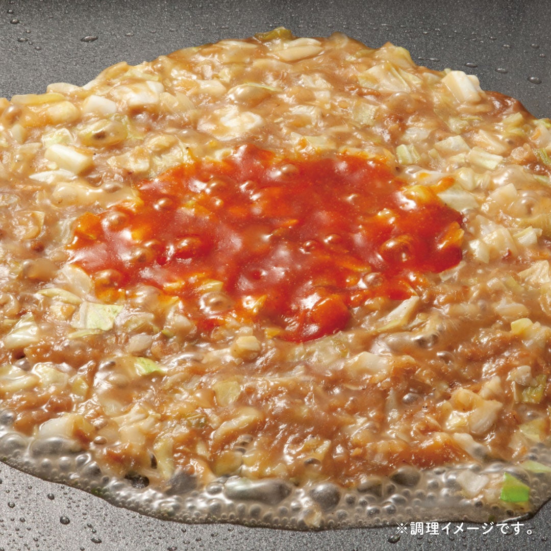 We have prepared a lineup of new products including the Thick Cut Mentaiko Cheese Potato Chips for ¥378 (tax included), and the Spicy Mentaiko Takana Rice Seasoning for ¥432 (tax included). Additionally, last year's popular items such as the Nuri Pan Mentaiko Toast for ¥432 (tax included), Mentaiko Takana for ¥432 (tax included), and Mentaiko Dashi Chazuke for ¥432 (tax included) are available. Other menu items include the Rich Mentaiko Cream Risotto for ¥410 (tax included), Spicy Mentaiko Monja for ¥518 (tax included), and various snacks like Mentaiko Potato Sticks, Yuzu Mentaiko Mayo Snacks, and Mentaiko Cheese Okaki, each priced at ¥378 (tax included). The collaboration also features freshly made Mentai Cut Glass (Silk Box) weighing 150g for ¥1836 (tax included) at the Harajuku main store.