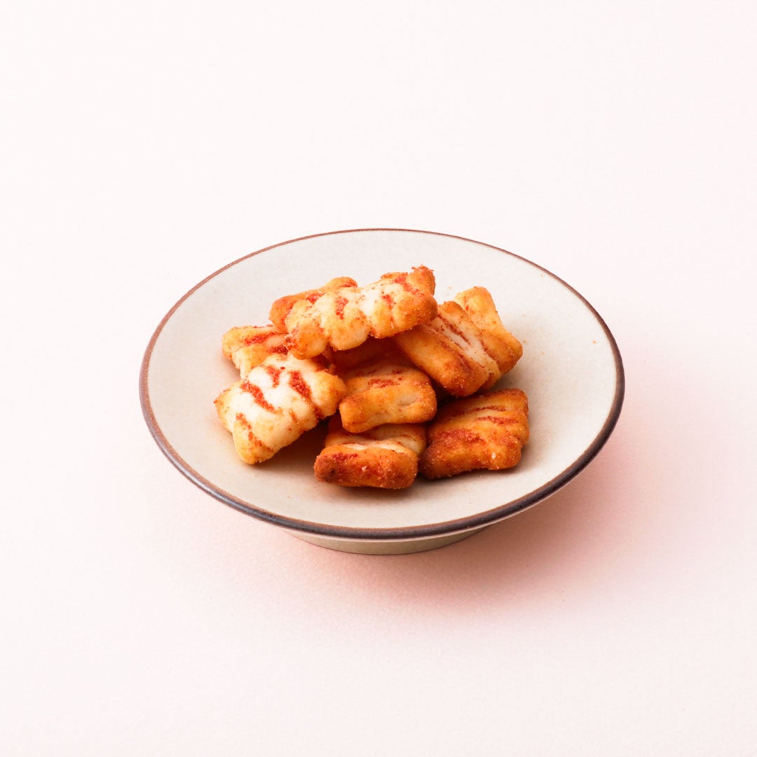 We have prepared a lineup of new products, including the Thick Cut Mentaiko Cheese Potato Chips for ¥378 (tax included), and the Spicy Mentaiko Takana Rice Seasoning for ¥432 (tax included). In addition, last year's popular items such as the Nuri Pan Mentaiko Toast for ¥432 (tax included), Mentaiko Takana for ¥432 (tax included), Mentaiko Dashi Chazuke for ¥432 (tax included), and Rich Mentaiko Cream Risotto for ¥410 (tax included) are available. Other featured snacks include Mentaiko Potato Sticks for ¥378 (tax included), Yuzu Mentaiko Mayo Snack for ¥378 (tax included), and Mentaiko Uzuura for ¥540 (tax included).