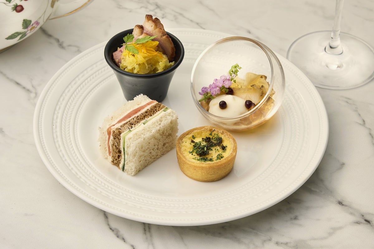 Burberry Beauty Collab Afternoon Tea at Ritz-Carlton Osaka From October 15