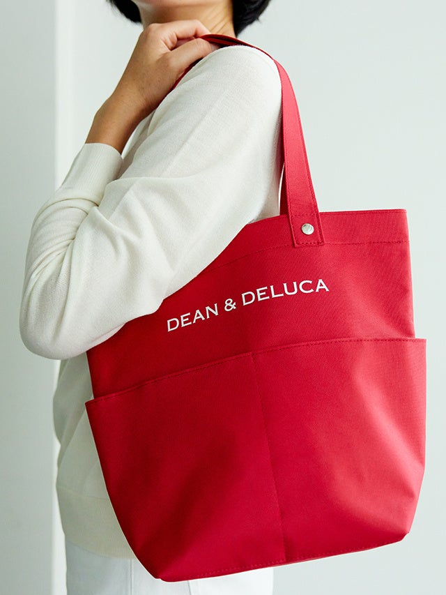 Shopping tote in red