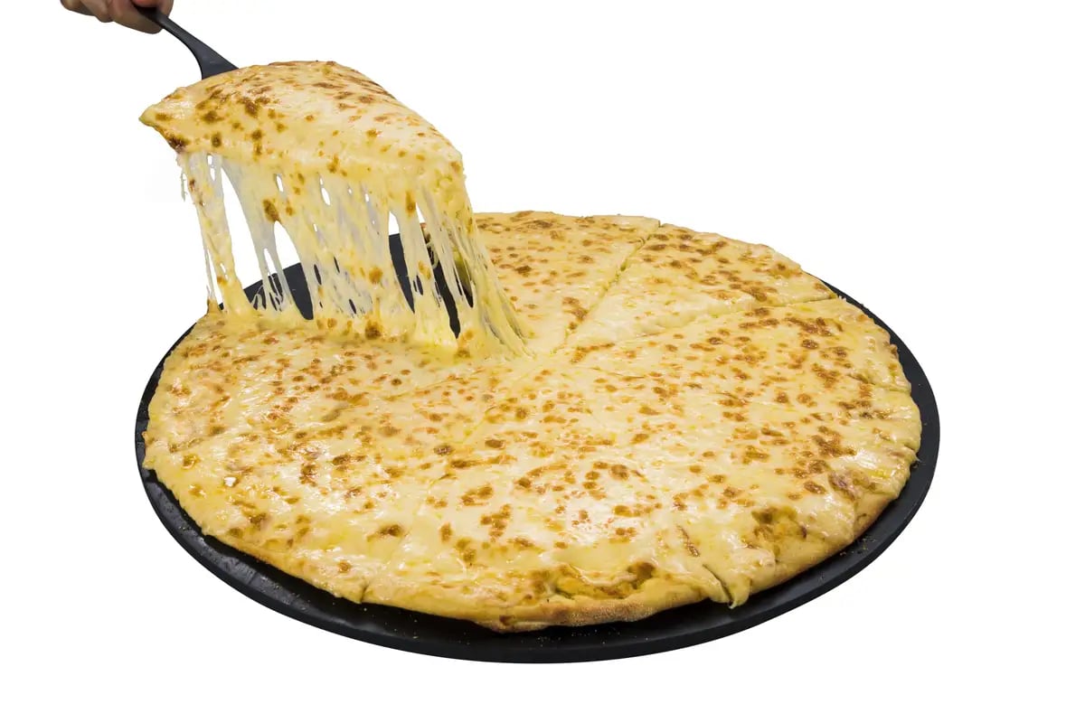 A pizza with a diameter of about 40cm topped generously with nearly 1kg of mozzarella cheese. When you open the box, the cheese covers everything in front of you. Lift a slice, and the cheese stretches out dramatically—an impressive sight! This slice allows you to fully enjoy the rich cheese flavor to the fullest. <Delivery> M ¥3,290 (tax included) / L ¥3,990 (tax included) / XL ¥4,999 (tax included) <Takeout> M ¥2,303 (tax included) / L ¥2,793 (tax included) / XL ¥3,499 (tax included)