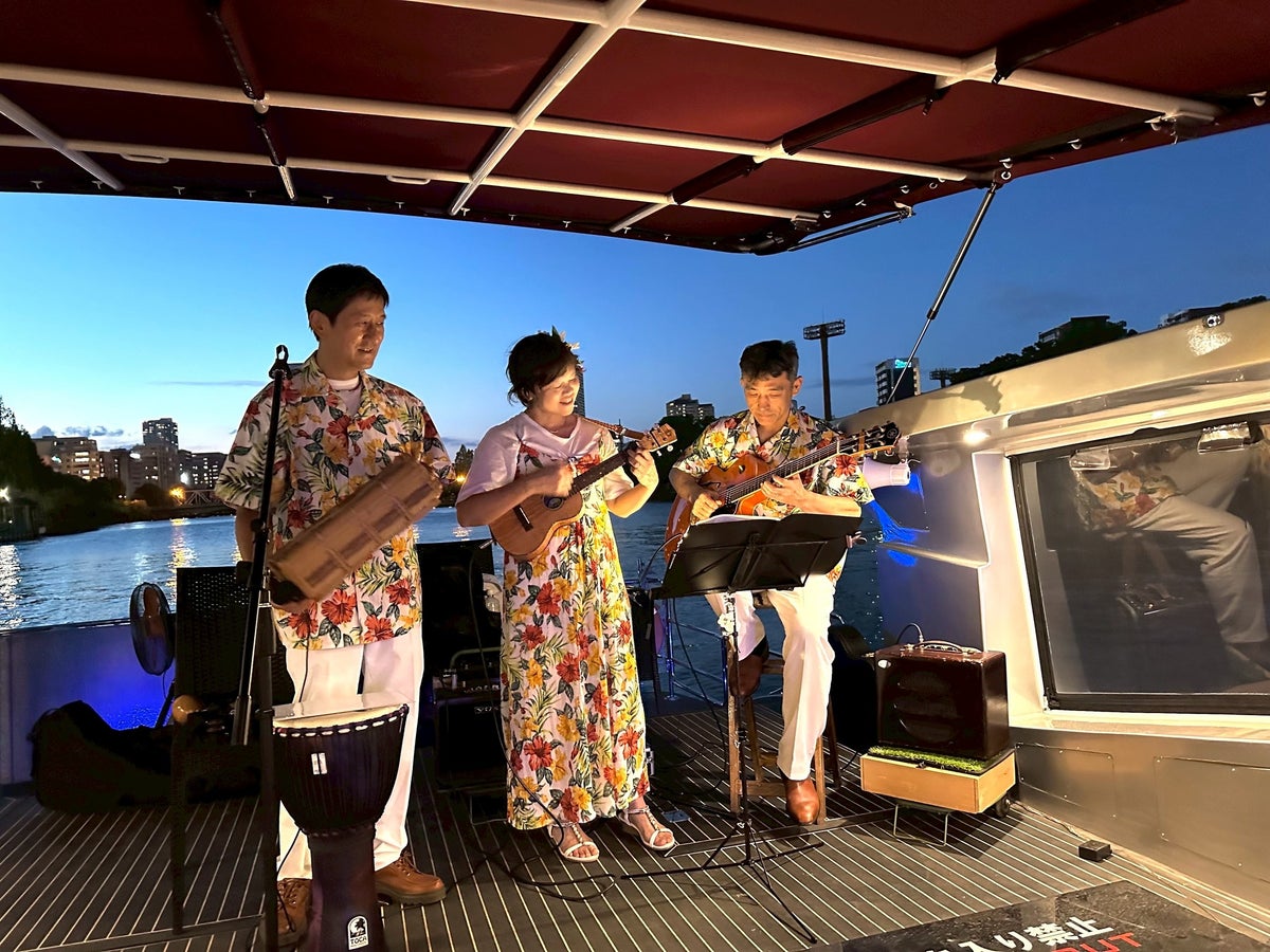 ¥8,800 Osaka Beer Hall Cruise: GLORIA’s Queen Bee M7 — October 22