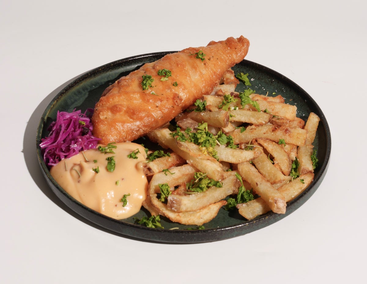 Asombroso!: Fish & Chips (per person) ¥1,401 (tax included). A specialty fried potato shop at New Chitose Airport, focusing on potatoes that bring out their natural umami flavor.