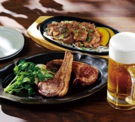 Sapporo Beer Garden: Proud Lamb Jingisukan (seasoned) (per person) ¥1,320 (tax included). Also enjoy a hearty lamb chop (1 piece) ¥1,320 (tax included).