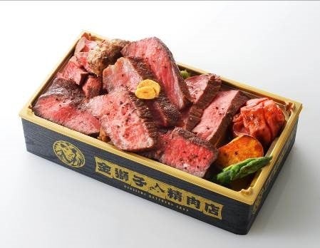 Kinjishi Seinikuten: 11-Variety Steak Bento with 4 Major Hokkaido Wagyu (per person) ¥2,970 (tax included). Features Tokachi Poroshiri Wagyu, Moromi Wagyu, Kamui Wagyu Aka, and Toya Lake Wagyu, offering diverse textures and flavors.