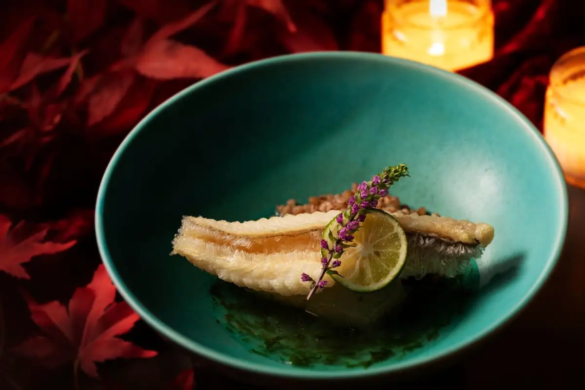 White tilefish Kōtsu-age with Yoshinogawa-produced seaweed.