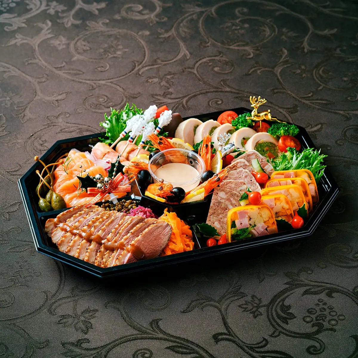 Family hors d'oeuvres (for about 4-6 people) — ¥6,500 (tax included)
