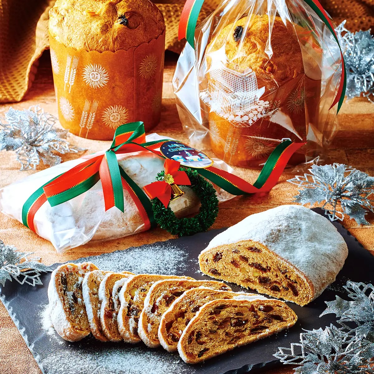 Stollen (about 22cm) and Panettone (about 10cm diameter) — ¥2,900 and ¥920 (tax included)