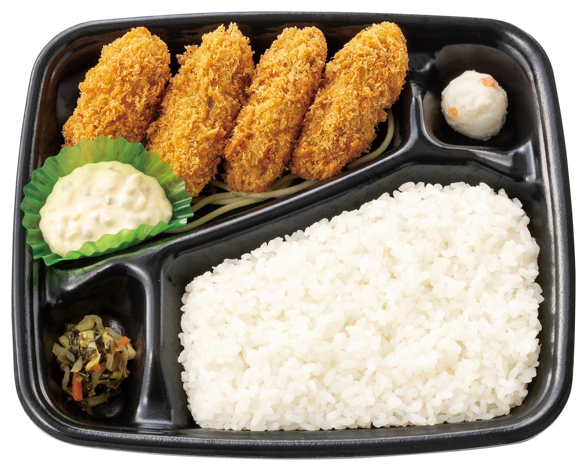 Crispy and juicy oyster fry bento with 4 pieces — ¥732 (tax included ¥790)