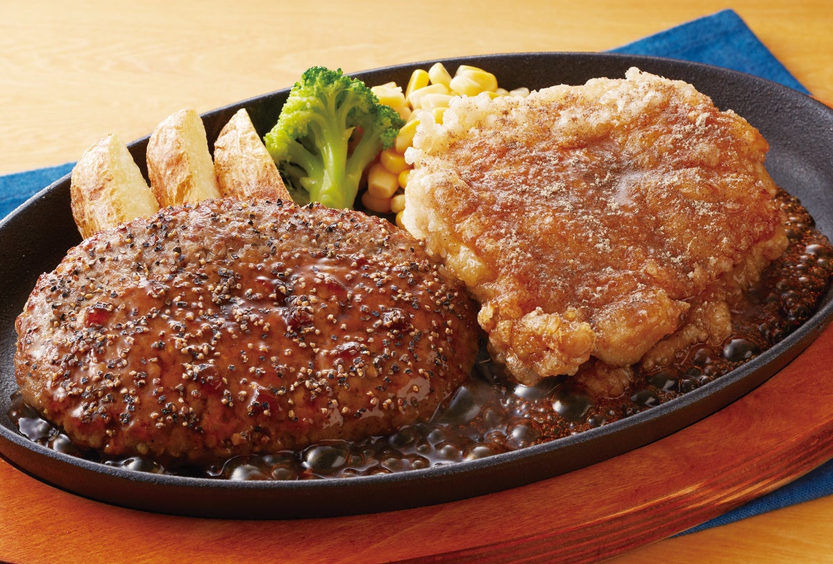Enjoy the luxurious dish featuring the famous Genshin Pepper Chicken Tatsuta and Joyful Pepper Hamburger for ¥1,032 (tax included).