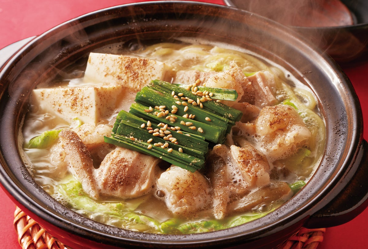 Enjoy a luxurious dish with the Phantom Pepper and young chicken Tatsuta-age Salad Set for ¥955 (tax included). Savor the hearty Motsunabe Hot Pot with Phantom Pepper for ¥1,142 (tax included), featuring a soy-based broth filled with ingredients, topped with Phantom Pepper to add a spicy kick and flavor. Also, try the Crispy Cartilage Karaage with Phantom Pepper for ¥482 (tax included), which offers a crunchy texture and a lingering spicy taste that keeps you coming back.