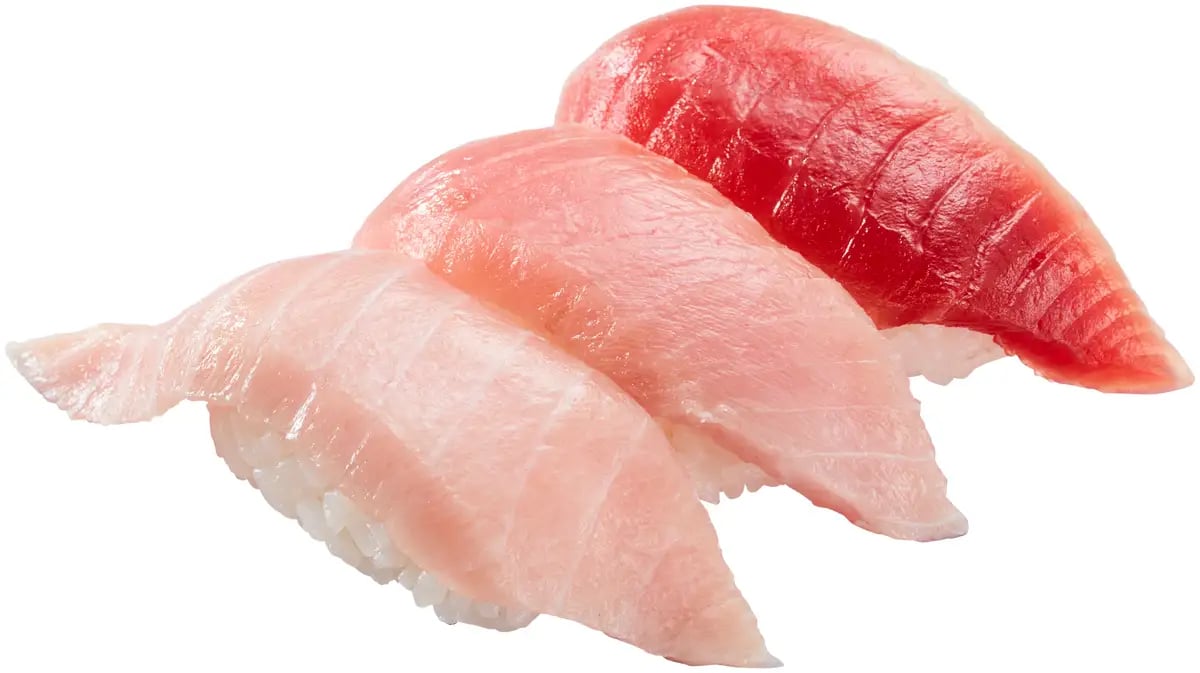Savor a single piece of seared premium red meat - Minami tuna, marinated and grilled over direct flame, topped with yuzu, ¥160 per piece (tax included ¥176)