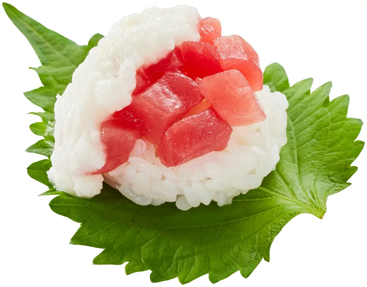 Enjoy the rich flavors of three types of premium red meat from Minami tuna, ¥540 for three pieces (tax included ¥594)