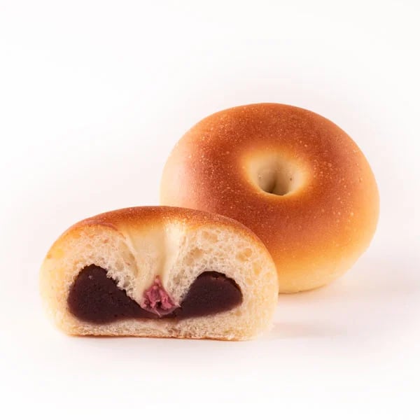 Signature product: Sakazuki Anpan with cherry blossoms