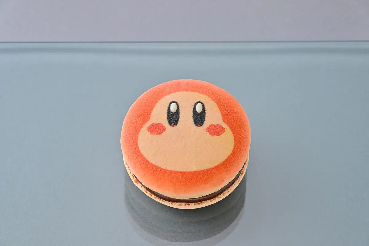 Waddle Dee Macaron (Chocolate) — ¥918 (tax included). The hardworking Waddle Dee is turned into a round macaron. The outer shell is crisp, the inside soft, filled with rich chocolate cream. Enjoy tea time with Waddle Dee.