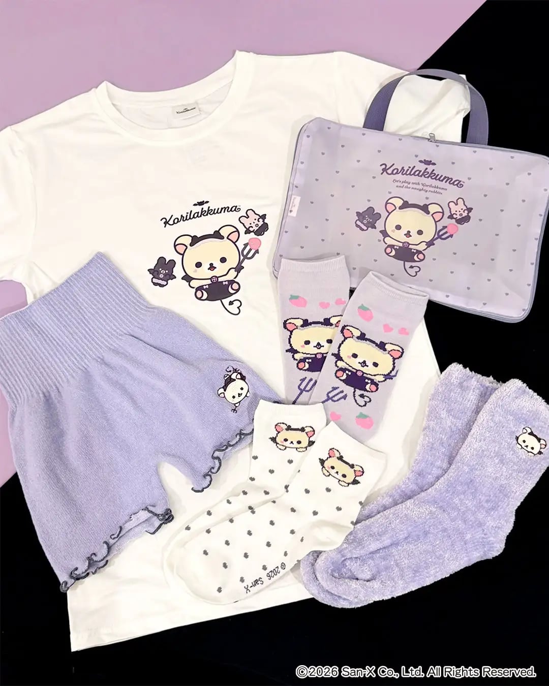 All items — T-shirts, compression pouches, crew socks, fluffy socks, and waist warmers — ¥390 (tax included ¥429). The compression pouch lets you neatly compact clothing just by closing the zipper. Socks are available in both ankle-length and crew-length to match your outfits. Seasonal arrivals include waist warmers and fluffy socks.