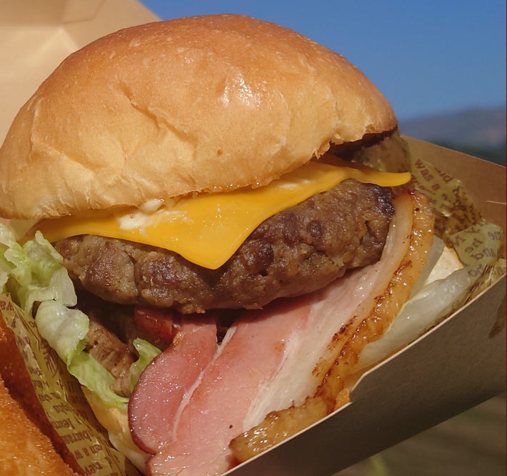 Sakura-ya Shokusang's Kumamoto Akaushi burger