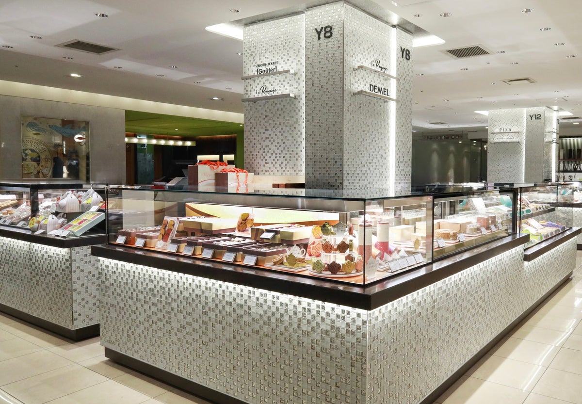 Le Rojouge Location: 1F, Isetan Shinjuku, 3-14-1 Shinjuku, Tokyo TEL: 03-5925-8755 Hours: 10:00-20:00 Closed: Varies by facility