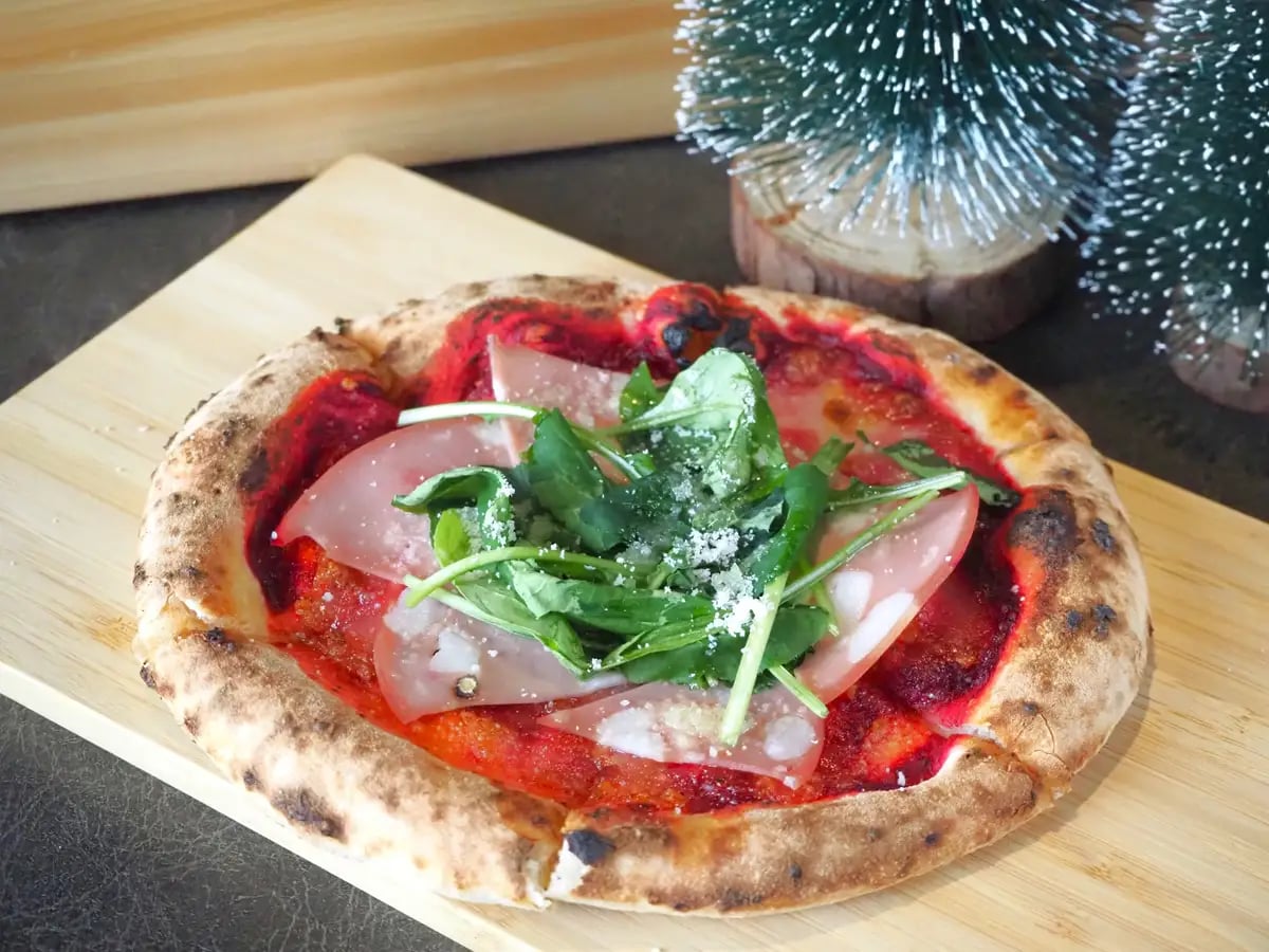 Recommended: Afternoon Tea Limited 'Pizza Mortadella with Beetroot Sauce and Arugula'. A seasonal dish featuring a pink beetroot sauce topped with mortadella and arugula, balancing the slight sweetness of beets, rich flavor of mortadella, and refreshing aroma of arugula—perfect for the season.