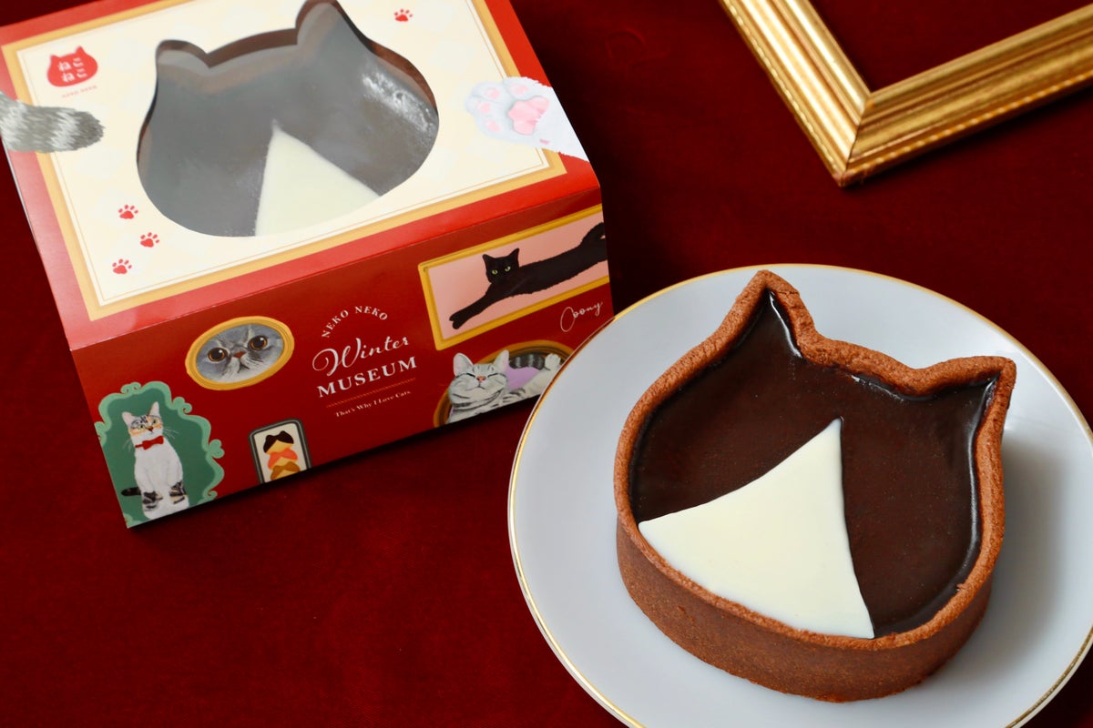 ●【Store Limited】New sleeve designs for 'Neko Neko Cheesecake' and seasonal 'Hachiwara - Chocolate Cheese Tart' are now available! These designs match this year's 'Neko Neko Winter Museum - That's Why I Love Cats' theme, featuring a museum-inspired world with cats' charming gestures, poses, and cute parts in exclusive framed designs. Limited time only, so don't miss out!