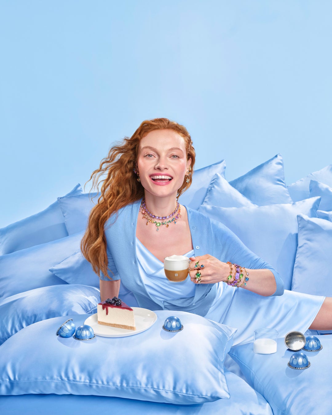 This collaboration, blending light, flavor, and craftsmanship, brings surprises and discoveries to every moment. Inspired by Swarovski's aesthetic of brilliance and harmony, each moment highlights the new appeal of the collaboration. Celebrate curiosity and bliss with this collection, which depicts the joy of unexpected discoveries and the magic of the holiday season. Accompanied by the Neapolitan brand message 'WHAT ELSE? - What's the next story?' it invites you to capture shining moments and continue exploring their infinite possibilities.