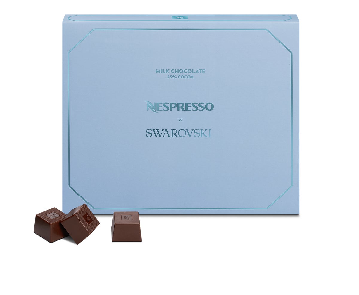 'Nespresso × Swarovski Milk Chocolate Cube' is a limited package of chocolates with a crystal-inspired design. Madagascar cacao mass provides a rich flavor that pairs exquisitely with coffee. Price: ¥2,160 (tax included). Content: 200g.