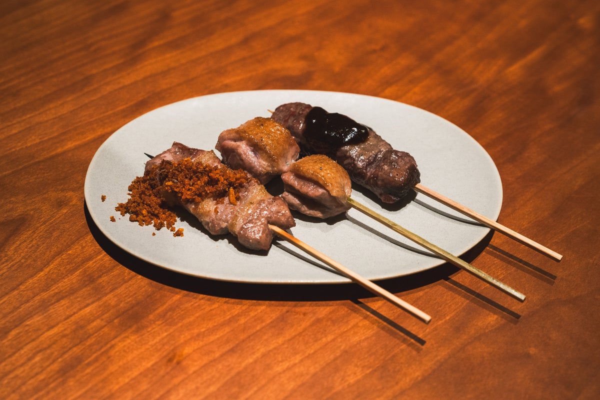 Charcoal-grilled game skewers. Choose from four flavors: salt, spice salt, balsamic dengaku, and red wine tare. The same skewer can have a different impression depending on the flavor chosen.