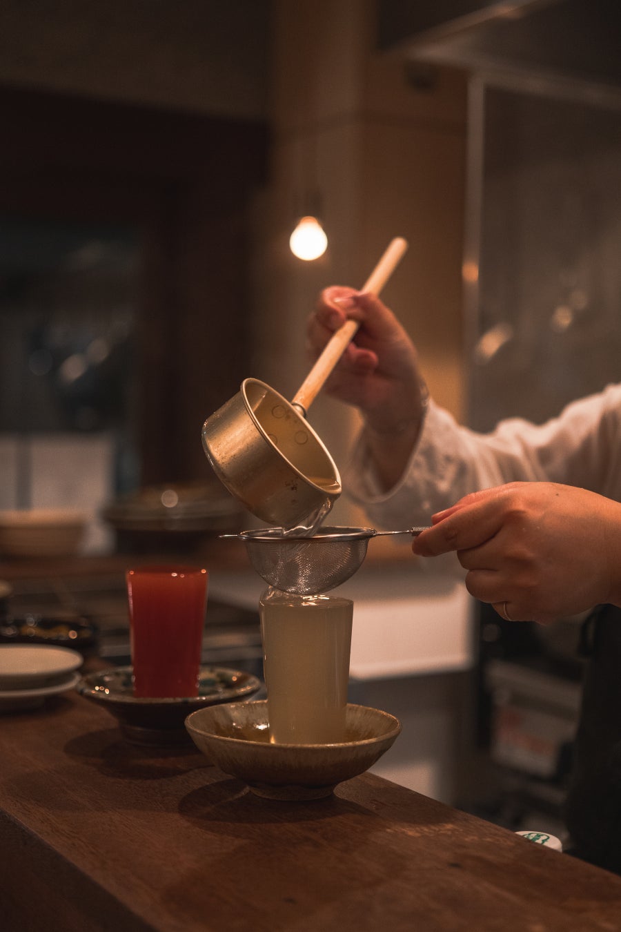 Dashi-wari, a broth mixed with shellfish broth strained and finished. The left is 'Tomato,' the right is 'Plain.'