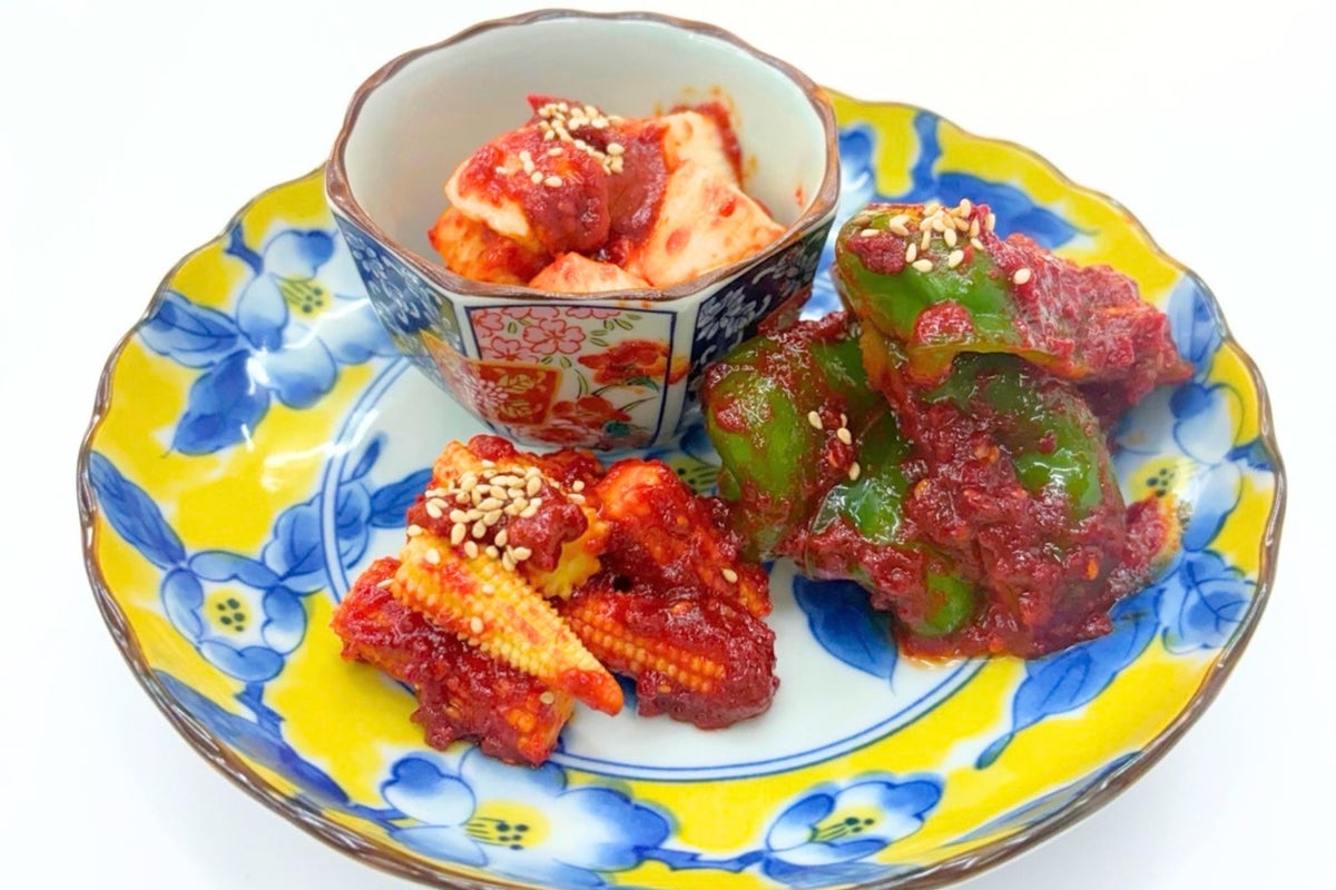 Fresh Kimchi Platter — ¥989 (tax included)