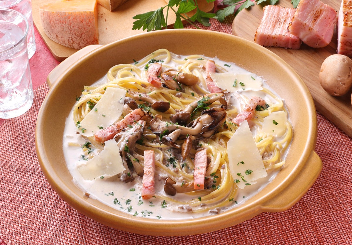 Mushroom Bacon and Five Cheese Porcini Cream Sauce — ¥1,298