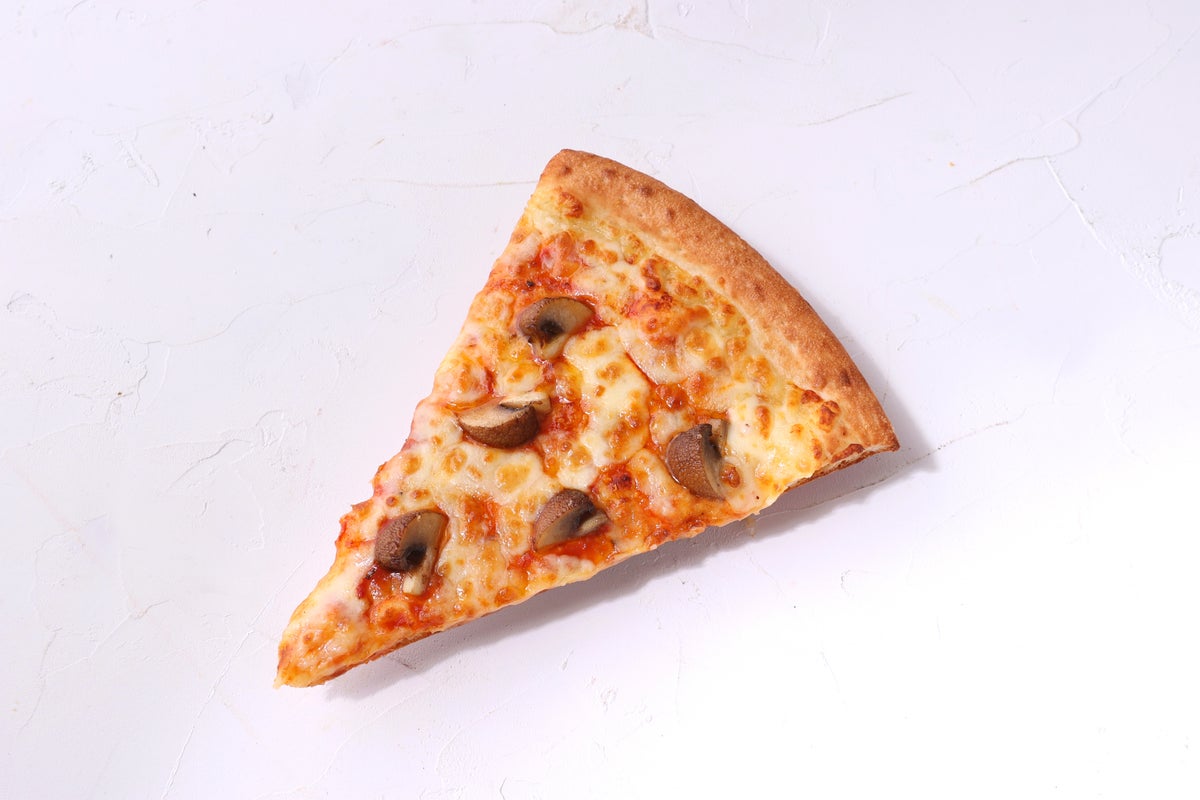 Fresh Brown Mushroom Margherita — ¥484 (tax included)