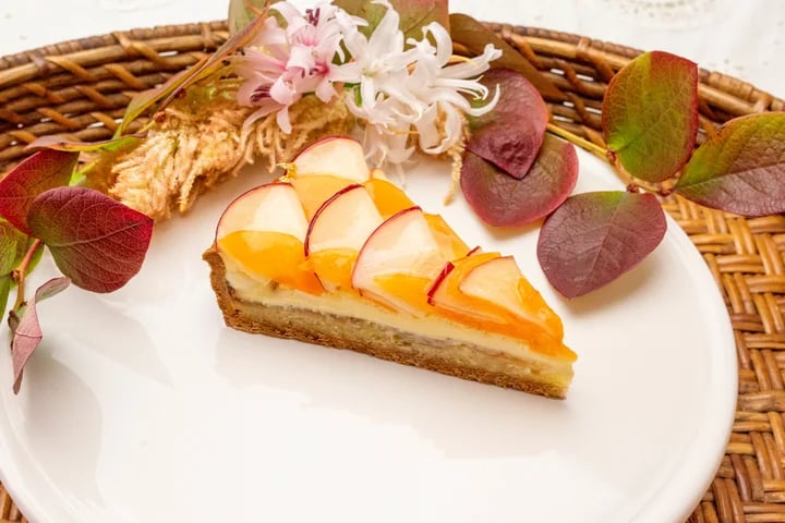 Quil Fait Bon Opens in Shinjuku With Apple-Persimmon Tart — Nov 28 November 28