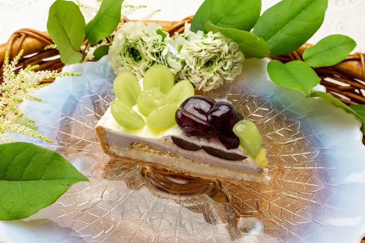 Quil Fait Bon Opens in Shinjuku With Apple-Persimmon Tart — Nov 28 November 28