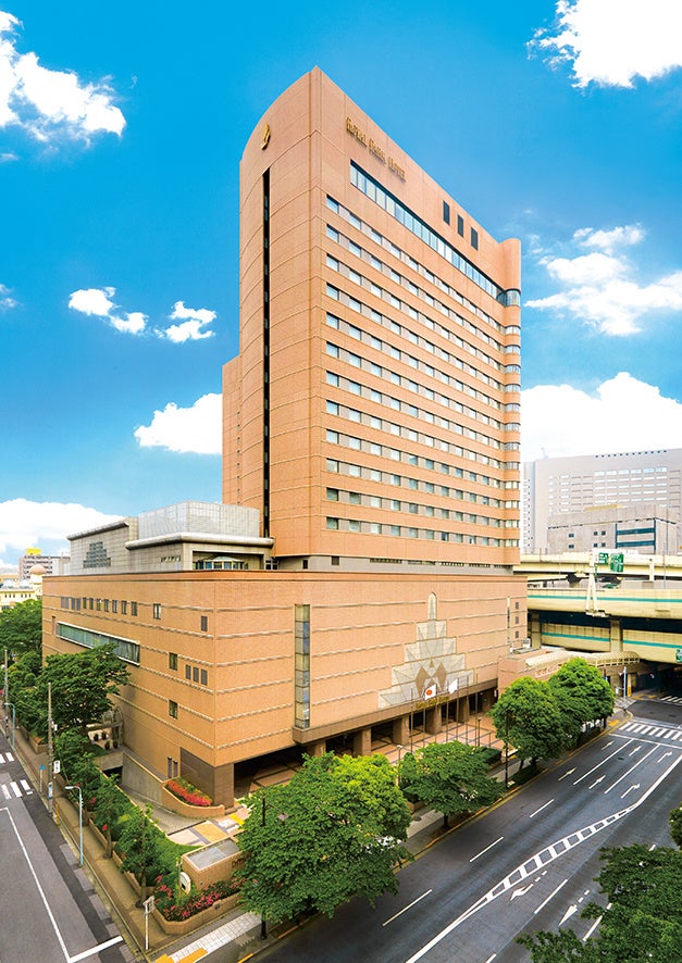 Location: 2-1-1 Nihonbashi Kakigaracho, Chuo City, Tokyo. Number of rooms: 419. Facilities include a restaurant, bar, banquet hall, tea room (Kōuntei), chapel, shrine, shopping arcade, beauty salon, barbershop, relaxation salon, photo studio, dressing room, flower shop, Japanese garden, and more. Access: Directly connected to Suitengumae Station on the Tokyo Metro Hanzomon Line (Exit 4), about 5 minutes walk from Ningyocho Station on the Tokyo Metro Hibiya Line (Exit A2), about 8 minutes walk from Ningyocho Station on the Toei Asakusa Line (Exit A3). URL: https://www.rph.co.jp/